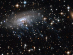 James Webb avista uma galáxia com tentáculos no espaço profundo