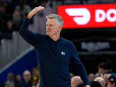 Steve Kerr defende o tratamento dispensado aos jovens jogadores depois que Jonathan Kuminga disse: ‘Os adultos ganham campeonatos’