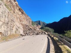 Os turistas ficaram retidos em Catamarca devido ao deslizamento de terra na rota 40 e à polêmica sobre a gestão de Jalil. SOCIEDADE El Intransigente