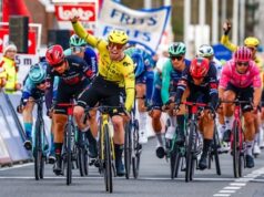 Sábado ao solo a uma velocidade de 60 quilômetros por hora. Um dia depois, Matthew Brennan (Visma) venceu em Kuurne-Bruxelas-Kuurne.