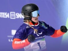 Medalha de prata para a snowboarder Lisa Bunschoten-Vos nas Paraolimpíadas, uma manobra com capacete de ouro não acontecerá para Jeroen Kampschreur após a queda.