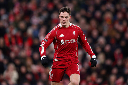 Arne Slot confirma que Florian Wirtz está lesionado antes do Liverpool x Wolves