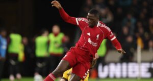 O Liverpool intensificou a corrida para contratar o zagueiro da Juventus em meio à incerteza de Connett