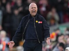 Os fãs aliviam sua frustração com Arne Slot e jogadores. O Liverpool precisará dissipar a atmosfera hostil em Anfield contra o Galatasaray.