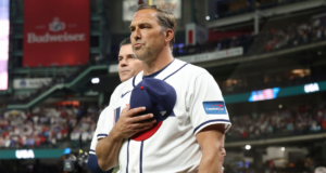 O gerente da equipe de beisebol dos EUA, Mark DeRosa, disse que “falou mal” sobre o local antes de chocar a surpresa da Itália