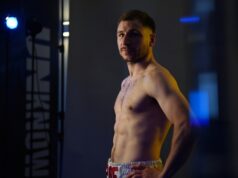 Max Hughes substitui Mark Chamberlain contra Piers O’Leary.