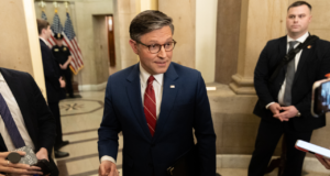 Câmara aprova correção de financiamento do DHS, pois a paralisação será a mais longa da história