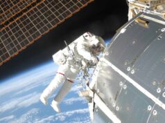 Astronautas da NASA se aventuram no espaço em um dia histórico