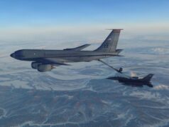 Quatro dos seis tripulantes dos EUA mortos em acidente de avião após ‘colisão com reabastecedor de jato’ sobre o Iraque enquanto a busca por desaparecidos continua