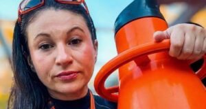 Filha gasta mais de £ 11.000 procurando ossos desaparecidos da mãe depois que ela foi misteriosamente assassinada e jogada em uma vala