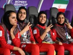 Trump pede à Austrália que conceda asilo à seleção iraniana de futebol feminino após protestos contra o hino nacional