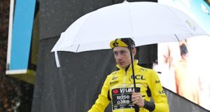 O francês Dorian Godon vence a curta ‘etapa rainha’ Paris-Nice de 47 km.