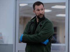 Noah Wyle, de Pitt, diz que terceira temporada envolverá cortes no Medicare