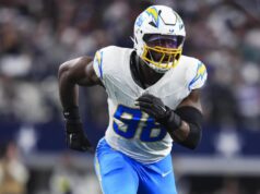 Comandantes assinam com Odafe Oweh um contrato de quatro anos e US$ 100 milhões