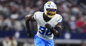 Comandantes assinam com Odafe Oweh um contrato de quatro anos e US$ 100 milhões