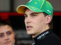 Pastelaria após queda no grid fora do GP da Austrália