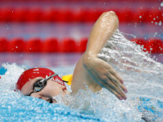 Rebecca Adlington dá as boas-vindas à filha Thea Joy