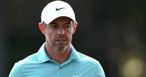 Rory McIlroy faz sua estreia no Players Championship, apesar de lutar contra uma lesão nas costas.