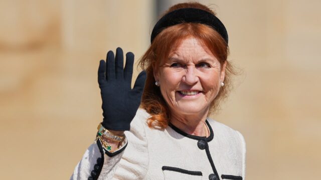 sarah-ferguson-waving.jpg