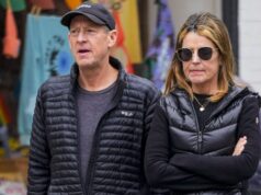 Savannah Guthrie aparece em público pela primeira vez desde o desaparecimento de sua mãe.