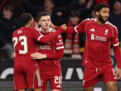 O Liverpool marcou duas vezes contra o Wolves após o primeiro tempo. Pontuação de Robertson e Salah