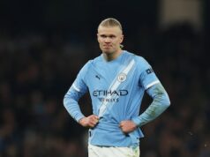 Arsenal dá passo importante rumo ao título com vitória estreita. Rivais como o City perderam pontos valiosos.