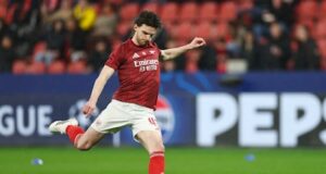 O Arsenal inicia um difícil jogo fora de casa contra o Bayer. Leverkusen