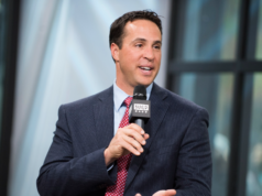 O ex-astro da MLB Mark Teixeira vence as primárias do Partido Republicano na corrida para o Congresso do Texas