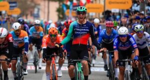 Tobias Lund Andresen conquistou a vitória após uma sequência caótica no terceiro round. Tirreno-Adriático