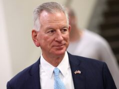 Tuberville defende postagem polêmica comparando o prefeito de Nova York, Mamdani, ao 11 de setembro.