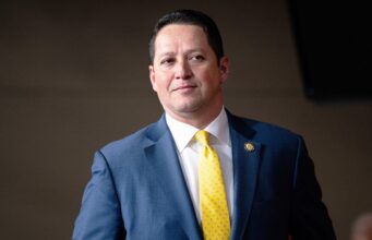 Tony Gonzalez, deputado estadual do Texas, enfrenta investigação ética sobre alegações de assédio sexual