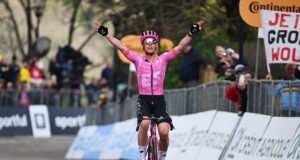 Tirreno-Adriatico: Michael Valgren bate e conquista a primeira vitória em cinco anos, com Isaac del Toro retornando à liderança da corrida na etapa 5