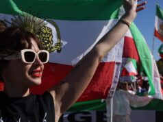 Dia histórico, excitação e ansiedade em ‘Tehrangeles’ após ataques aéreos no Irã