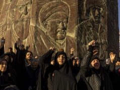 Teerã após a morte de Khamenei: manifestações de luto, mas também dançando nas ruas