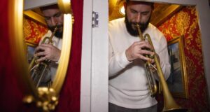 DTLA tem um novo teatro – dentro de uma caixa elétrica falsa