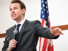 O deputado Kevin Kiley optou por não desafiar o colega republicano Tom McClintock