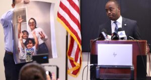 Menino surdo de 6 anos deportado pode morrer na Colômbia sem atendimento médico