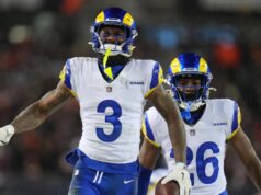 Os Rams assinaram com Kam Curl um contrato de três anos com US$ 24 milhões garantidos