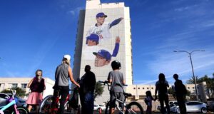 Ohtani, Yamamoto e Sasaki são homenageados no mural dos Dodgers de 12 andares