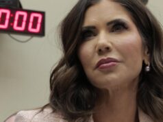 Trump demite Kristi Noem, encerrando seu reinado turbulento na Segurança Interna