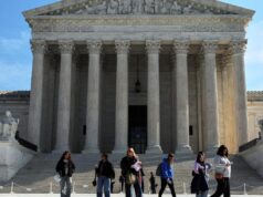 A Suprema Corte questionou a negação do direito de posse de armas aos usuários de maconha em um teste da 2ª Emenda