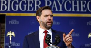 JD Vance discute ascensão econômica Aborda as operações militares do Irã na Carolina do Norte.