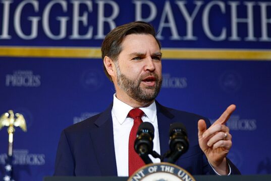 JD Vance discute ascensão econômica Aborda as operações militares do Irã na Carolina do Norte.