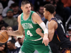 Com o retorno de Jayson Tatum, o Celtics perdeu Nikola Vučević devido a uma lesão na mão durante pelo menos um mês.