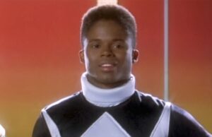 Walter Emanuel Jones, dos Power Rangers, compartilha uma conexão especial com um jovem fã com doença óssea frágil (exclusivo)