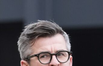 Revelado: Joey Barton ‘perdeu peso’ e se juntou ao time de futebol na prisão como co-apresentador de um podcast que revela a vida do ex-jogador de futebol atrás das grades enquanto ele aguarda julgamento após uma acusação de ataque em um campo de golfe