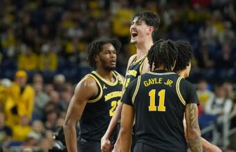 Michigan destruiu o Arizona em uma reviravolta na Final Four para criar um confronto pelo título nacional com UConn