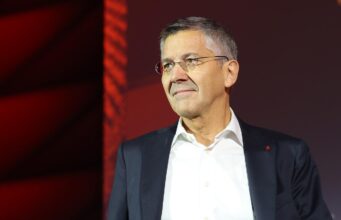 O presidente do Bayern, Herbert Hainer, atacou Oliver Kahn por seus comentários na Copa do Mundo