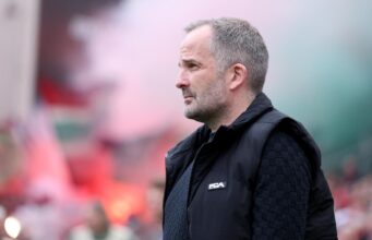 Augsburg não ficou satisfeito com o empate em Frankfurt, apesar de garantir o status da liga