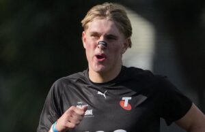 O jovem do Brisbane Lions, Cody Curtin, fez sua estreia na AFL após uma lesão de Oscar Allen